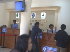 Kantor Samsat sedang melayani masyarakat