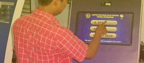 Kamera-Mesin-Antrian